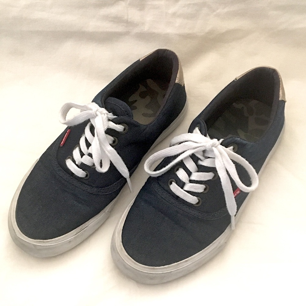 Levi’s Canvas Shoes